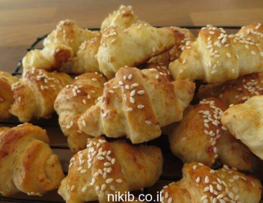 קרואסון גבינה צהובה