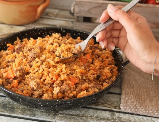 בורגול עם בשר ארוחה שלמה בסיר