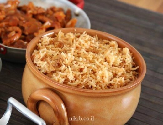 אורז אדום עם אטריות