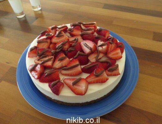 עוגת גבינה עם תותים