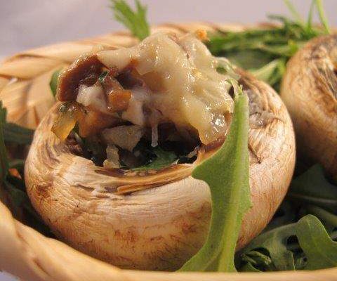 פטריות ממולאות בצל וגבינות