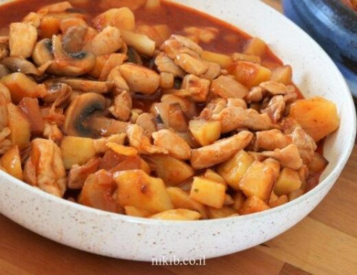 הודו עם תפוחי אדמה ופטריות