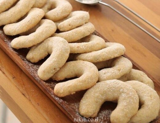 סהרוני שקדים ממכרים!