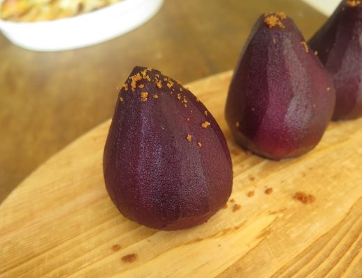 אגסים ביין אדום