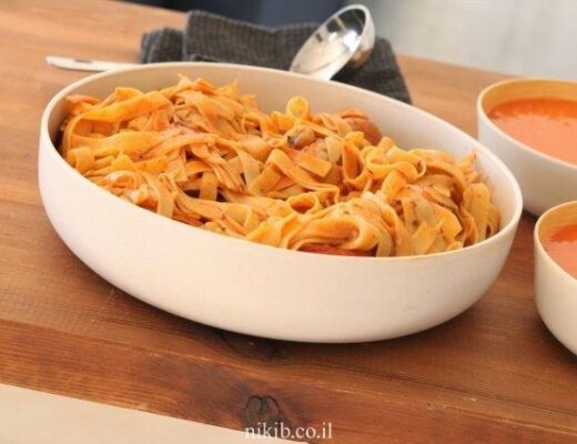 עוף עם אטריות