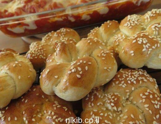 לחמניות פרח קלועות