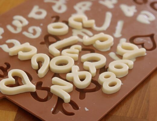 איך מכינים אותיות משוקולד ?