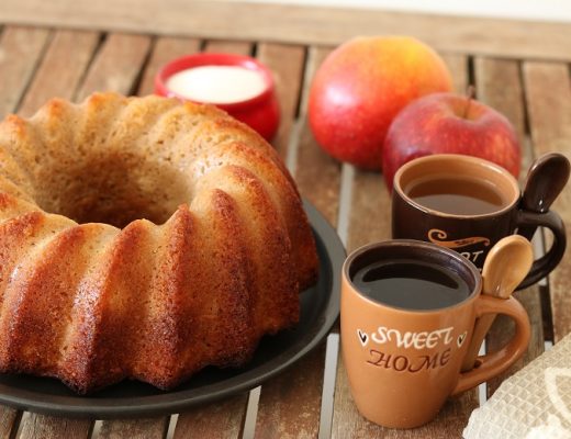 עוגת תפוחים קלה ועסיסית