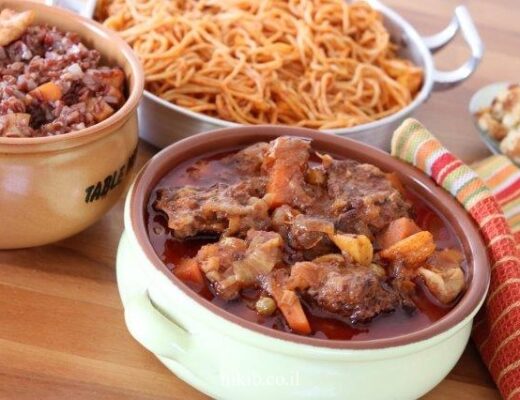 בשר עם פירות יבשים