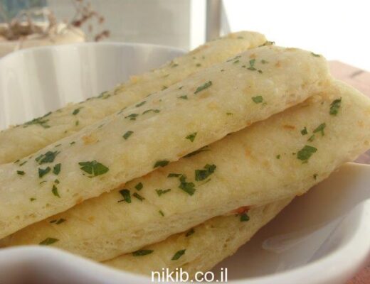 לחמניות אצבעות שום וגבינה צהובה