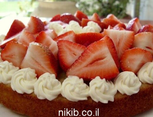 סברינה עם תותים וקצפת