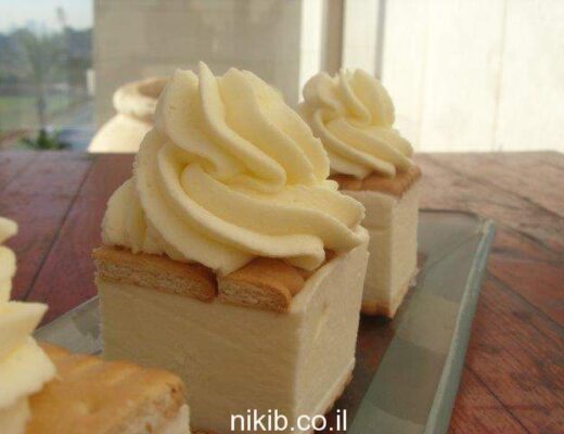 עוגת ביסקוויטים גבינה וקצפת