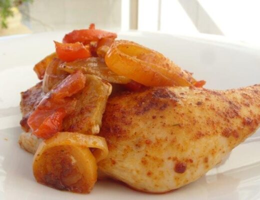 פרפר עוף שלם על מצע ירקות