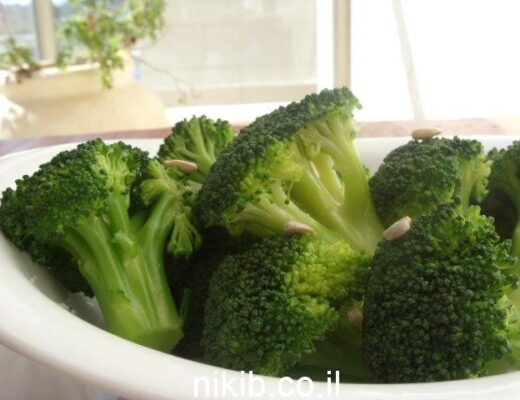 סלט ברוקולי עם ויניגרט דבש