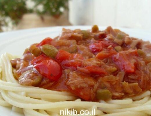 פסטה ברוטב טונה פלפלים וזיתים