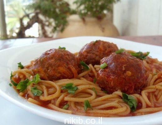 כדורי בשר וספגטי ארוחה שלמה בסיר אחד
