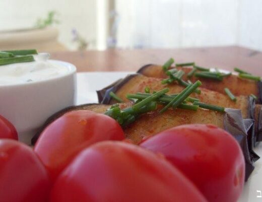 פרוסות חצילים מתובלות ואפויות