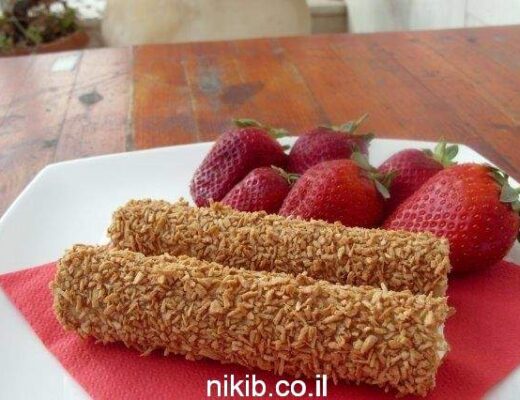 גלילי וופל ממולאים מוס שוקולד לבן