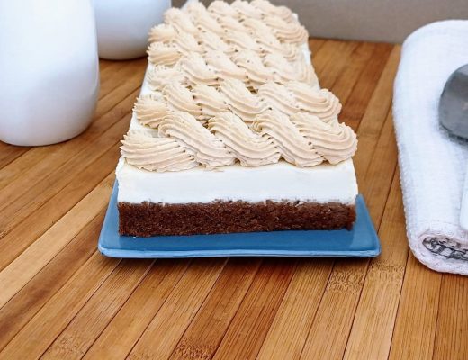 עוגת גבינה עם קרם קפה