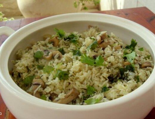 אורז אפוי עם פטריות ועשבי תיבול