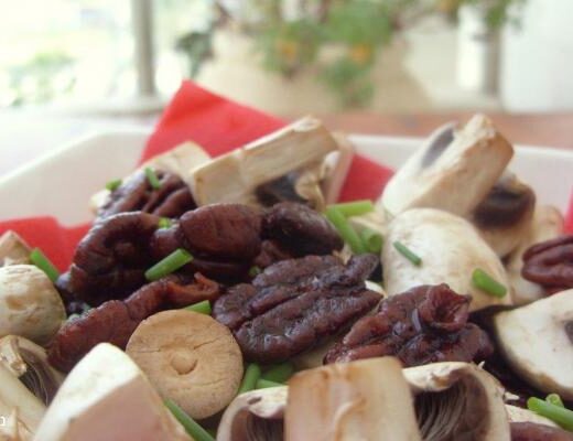 סלט פטריות ופקאנים מסוכרים