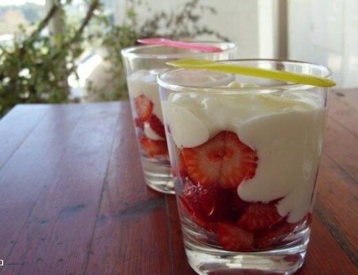 מוס שוקולד לבן ותותים