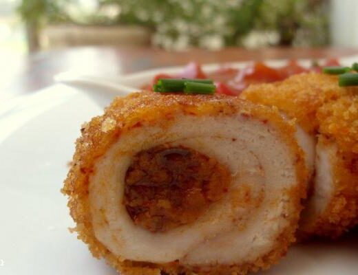 חזה עוף ממולא בשר טחון ברוטב עגבניות