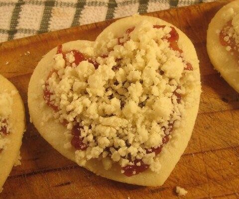 עוגיות לב עם שוקולד ופירורים