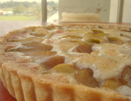 פאי תפוחים בקרם שקדים