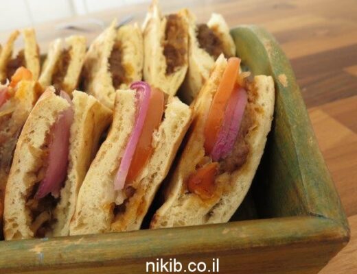 עראיס בפיתה עם בשר וירקות