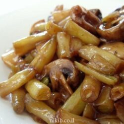 שעועית צהובה מוקפצת עם פטריות